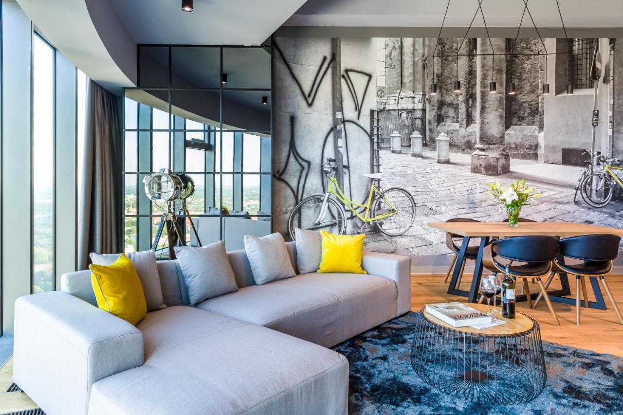 Sky Tower Apartment *