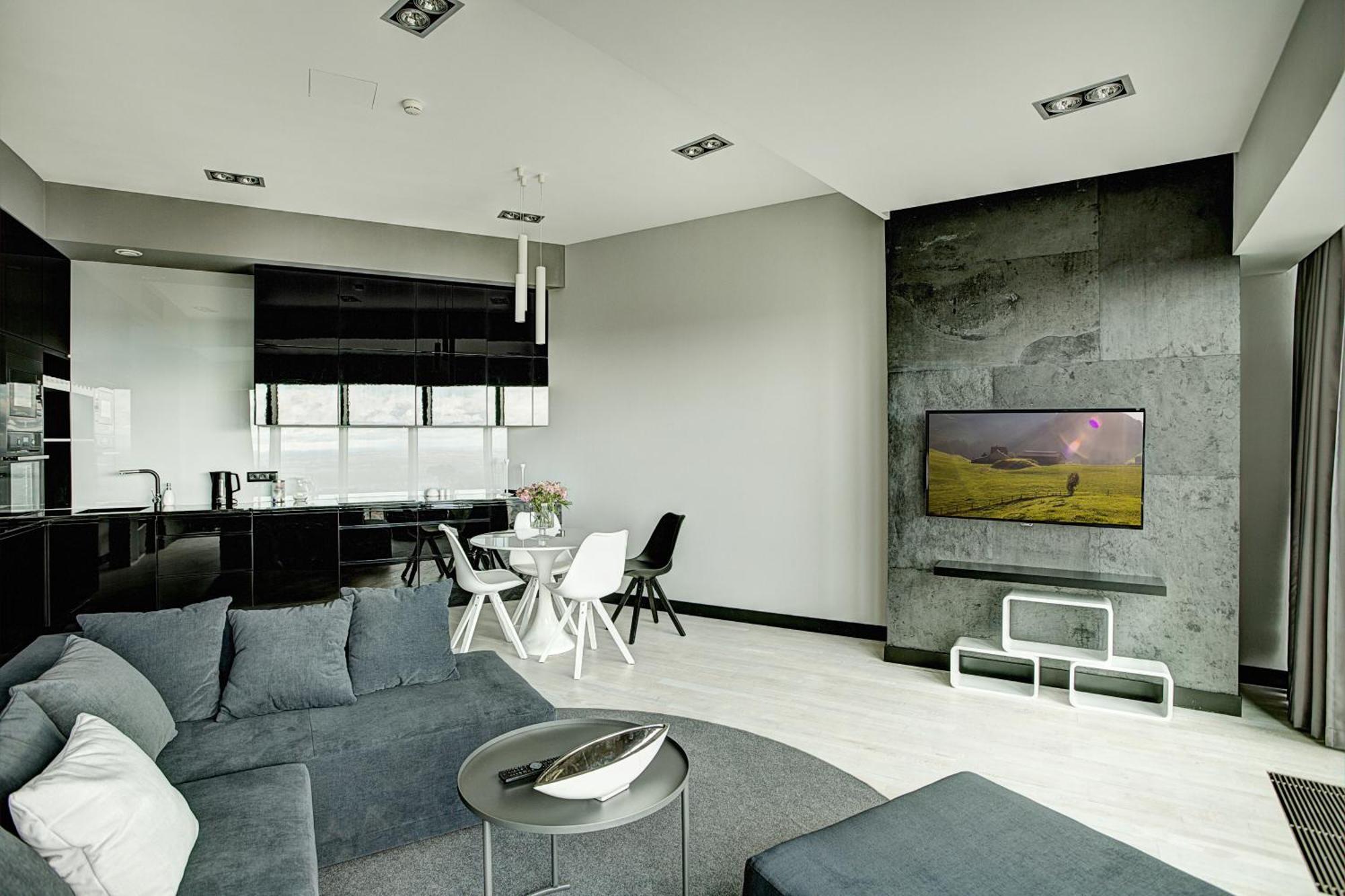 Sky Tower Apartment *